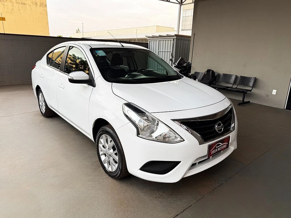 NISSAN VERSA