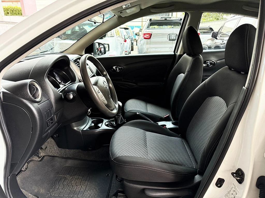 NISSAN VERSA