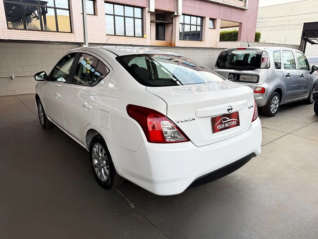 NISSAN VERSA
