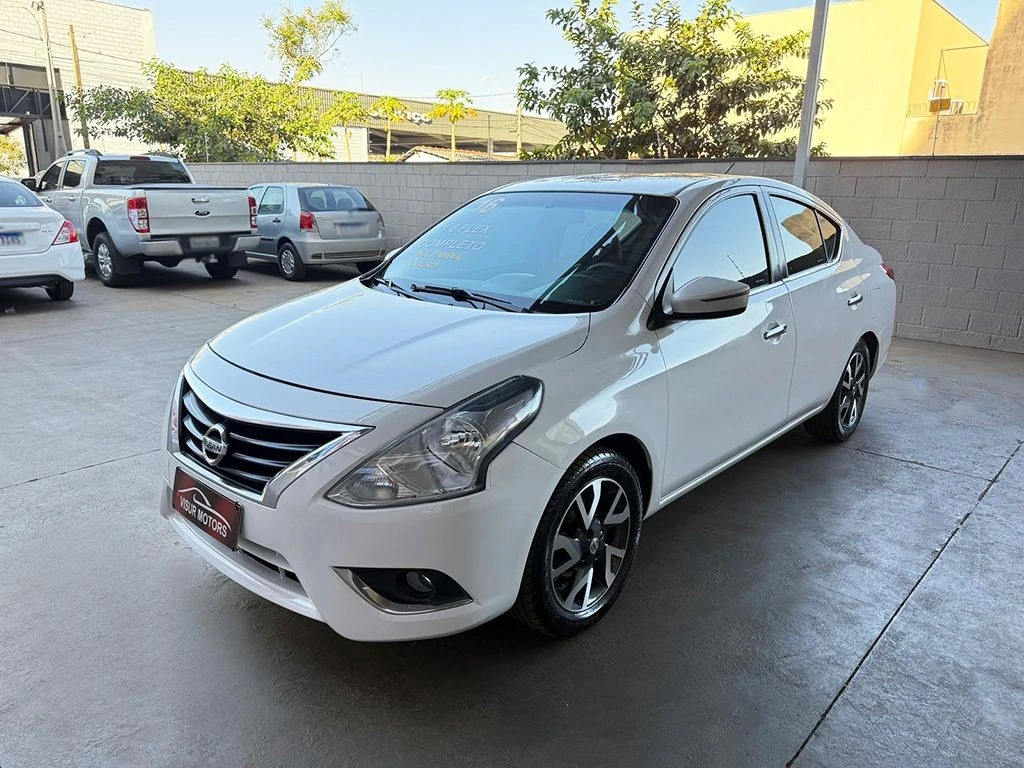 NISSAN VERSA