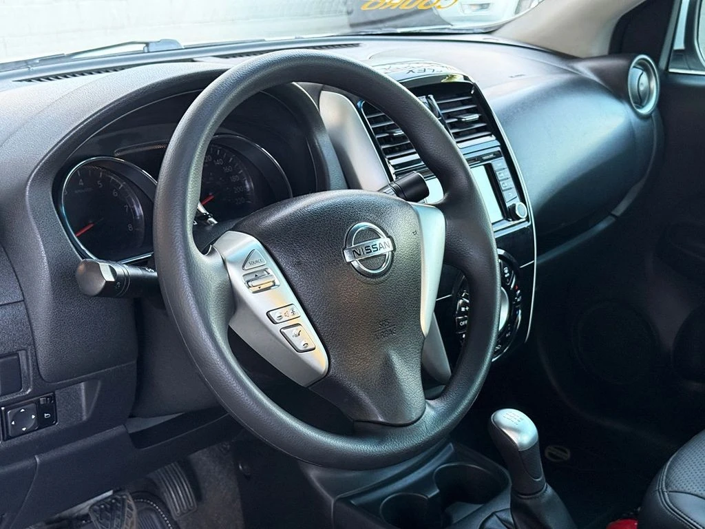 NISSAN VERSA