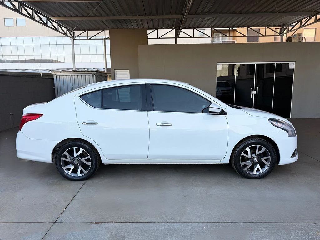 NISSAN VERSA