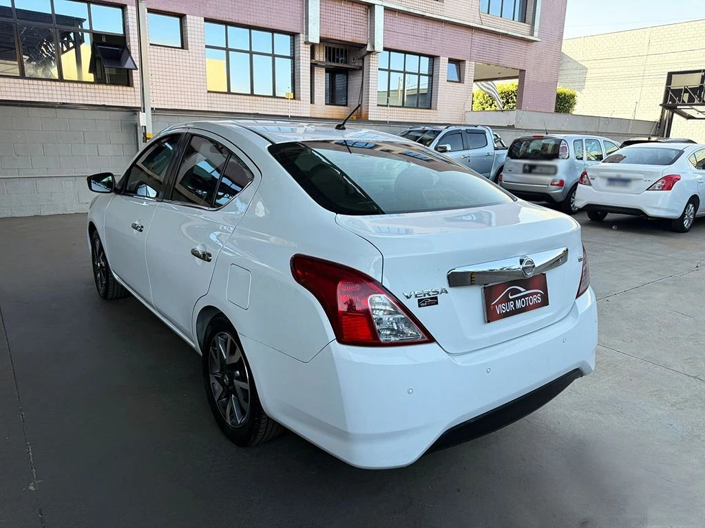 NISSAN VERSA