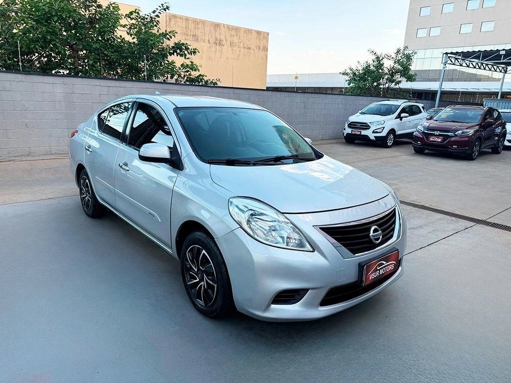 NISSAN VERSA