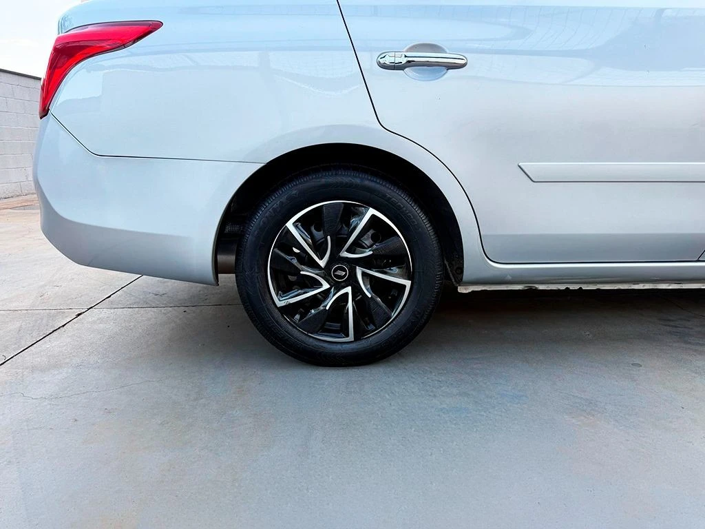 NISSAN VERSA