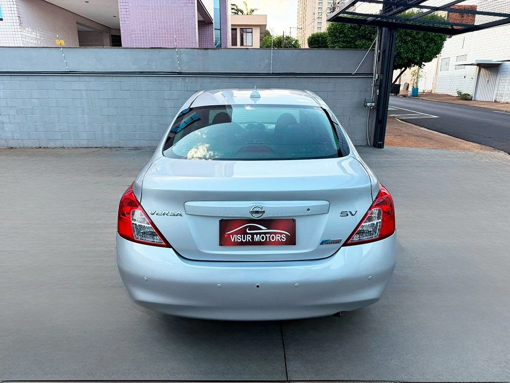 NISSAN VERSA