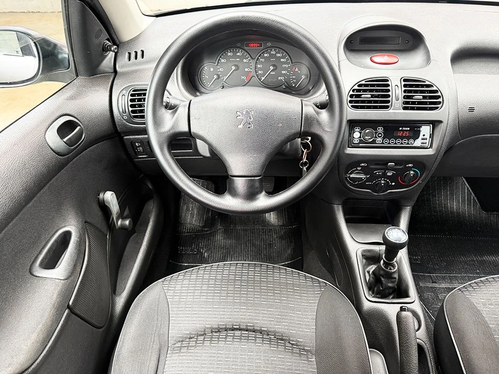 PEUGEOT 206