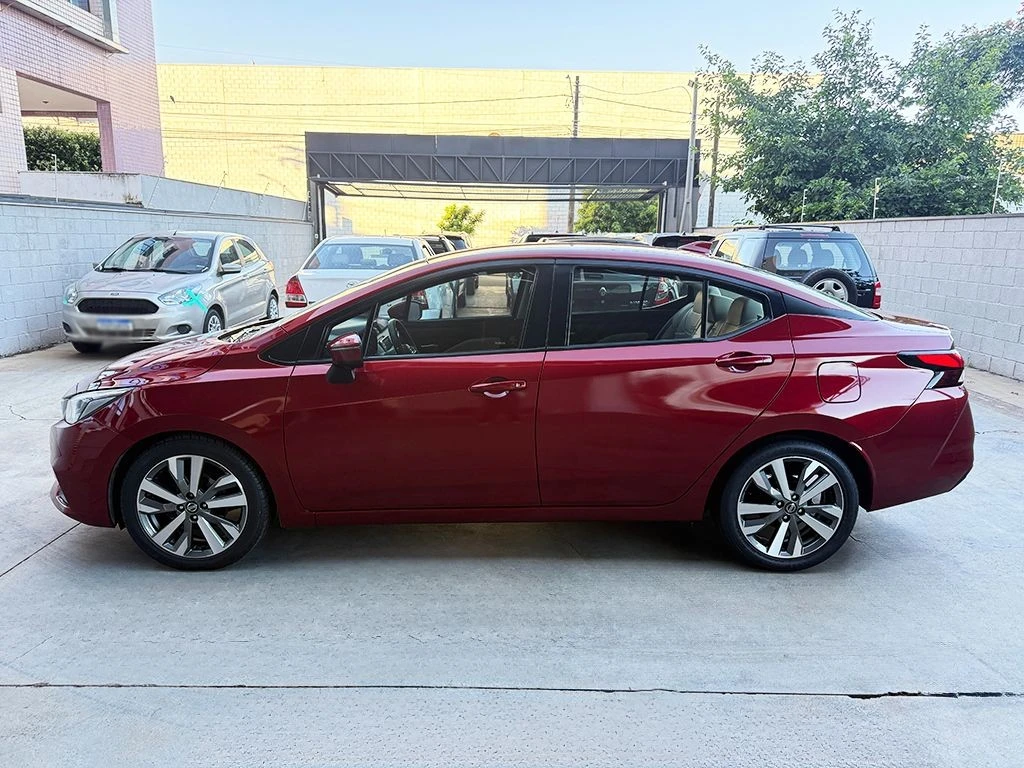 NISSAN VERSA