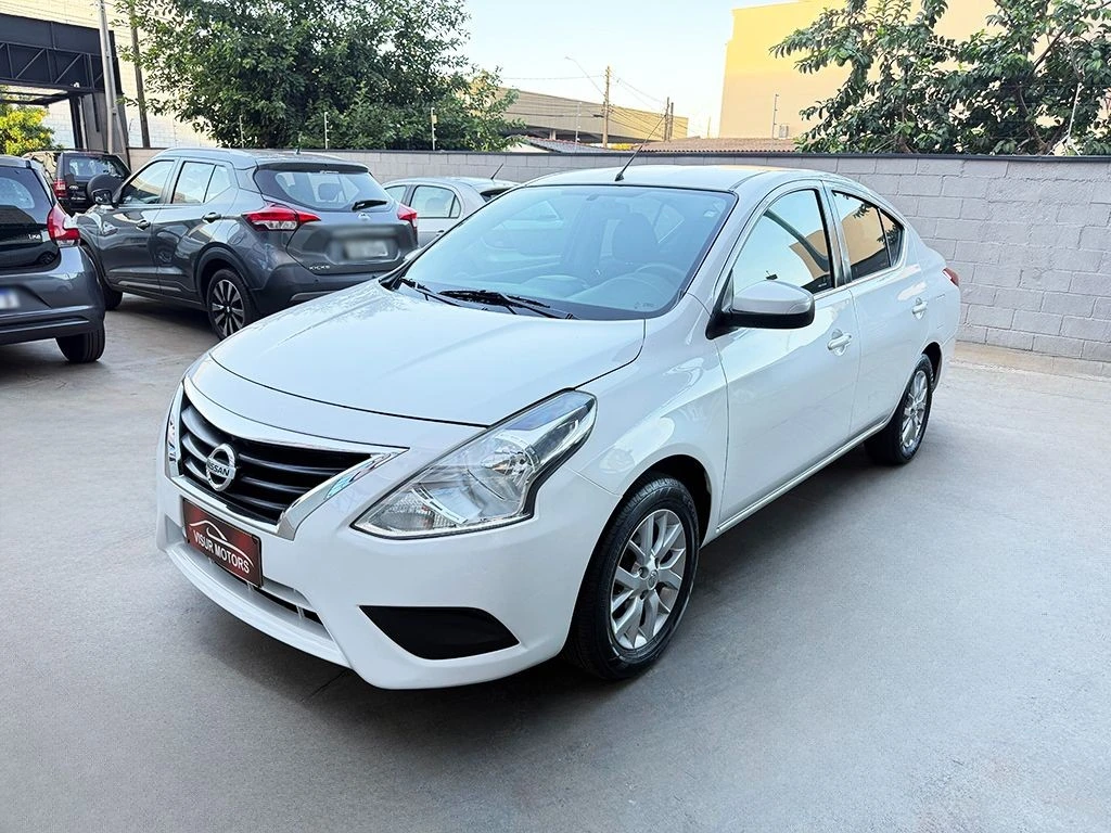 NISSAN VERSA