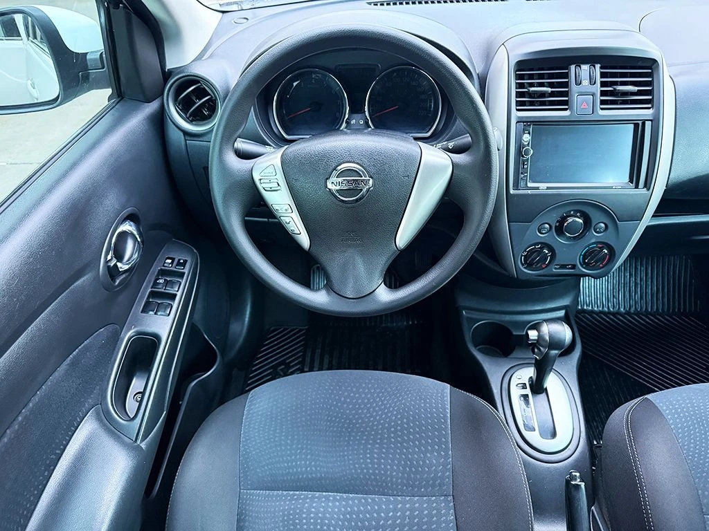 NISSAN VERSA