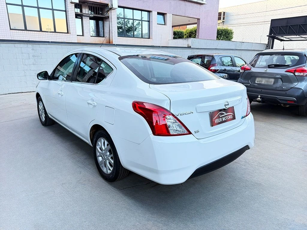 NISSAN VERSA