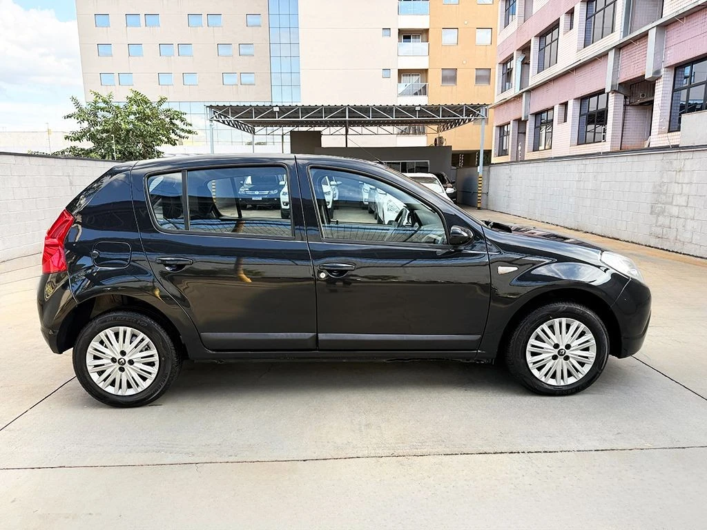 RENAULT SANDERO