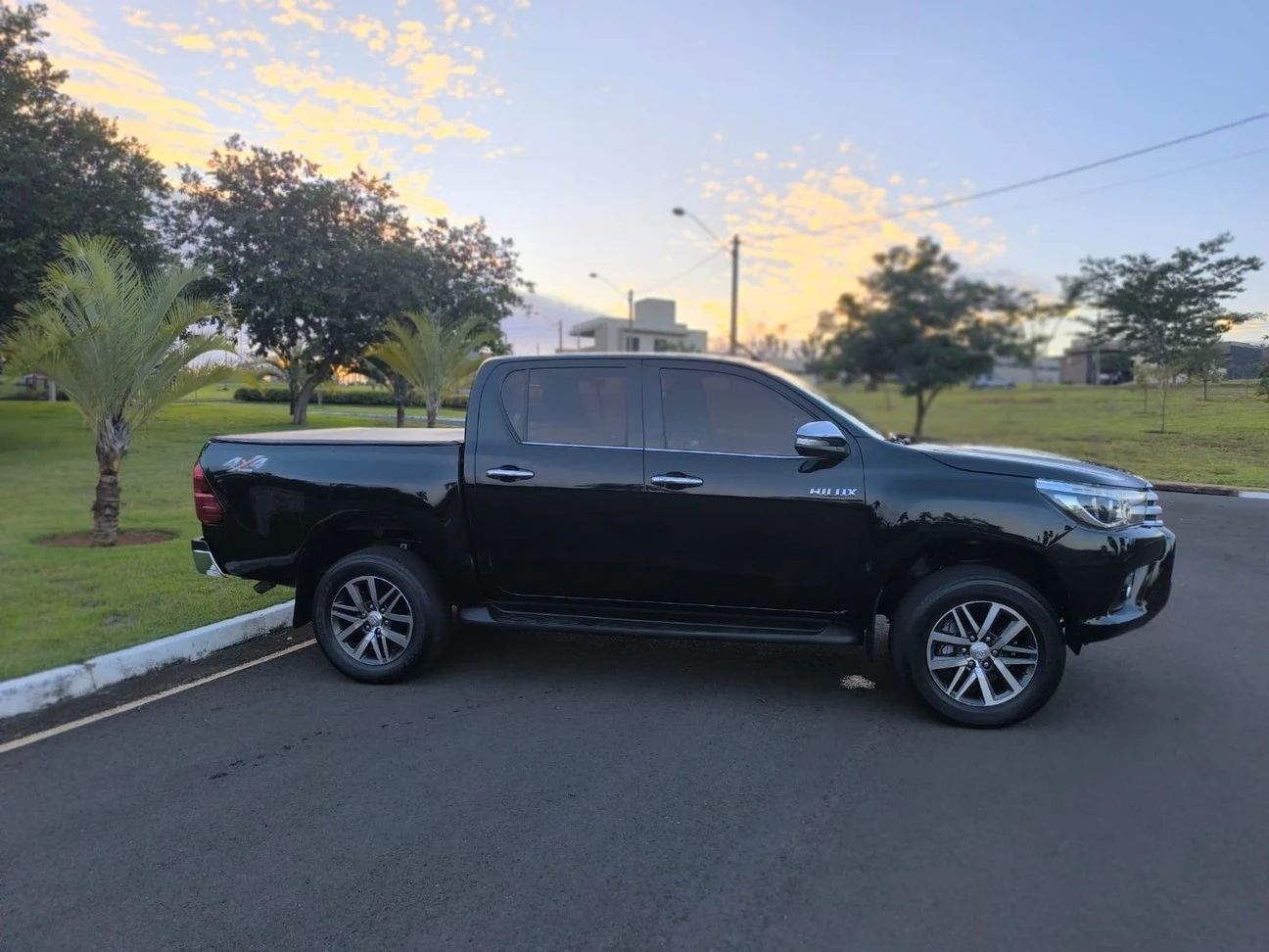 TOYOTA HILUX