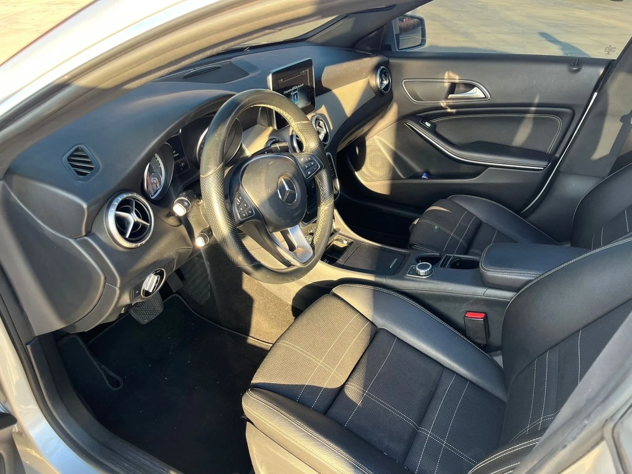 MERCEDES-BENZ CLA 200