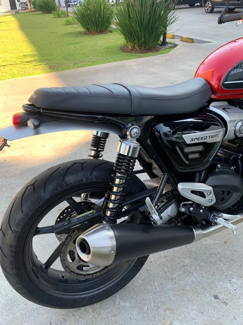 TRIUMPH SPEED TWIN 