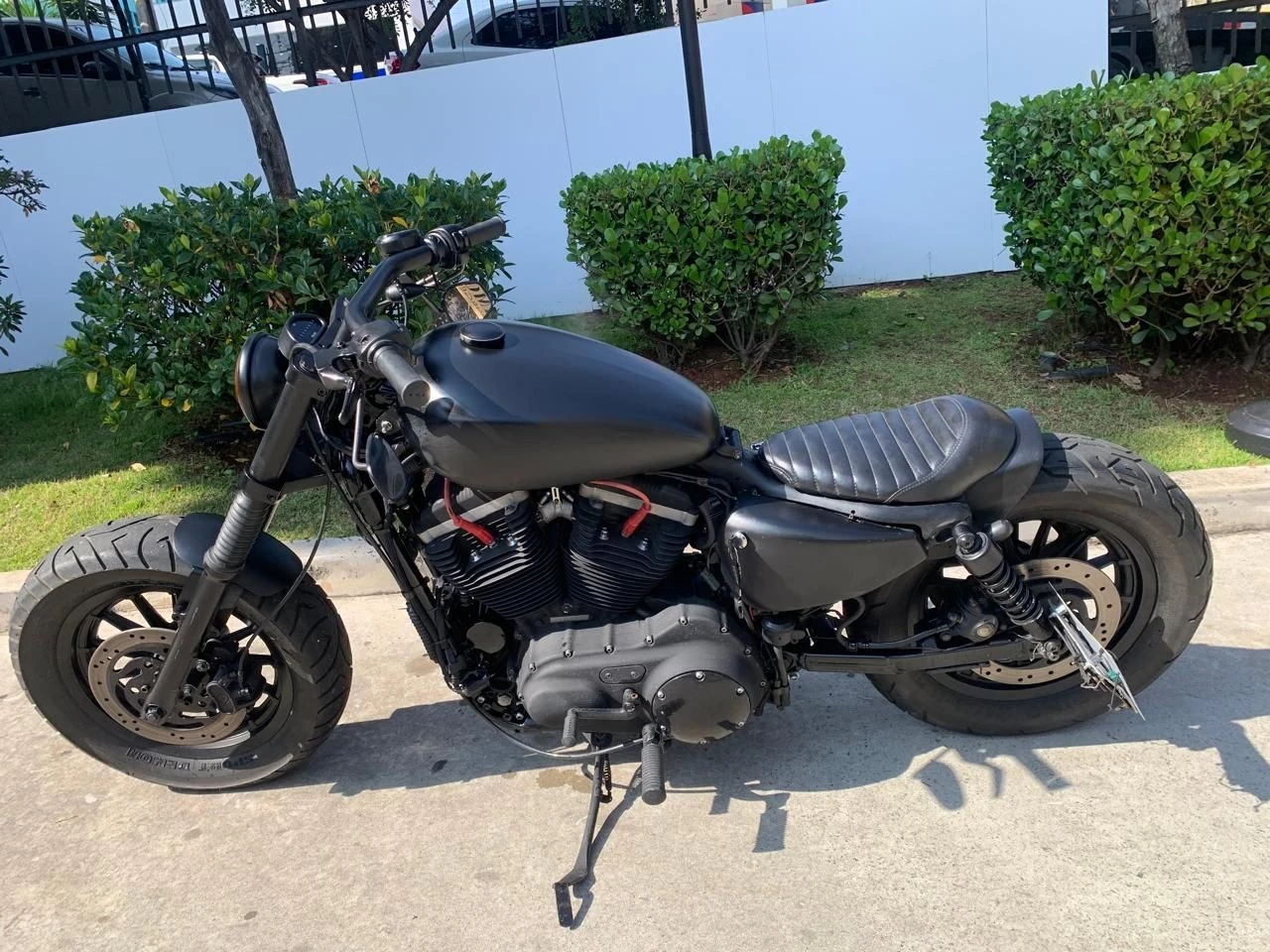 HARLEY-DAVIDSON SPORTSTER XL 883