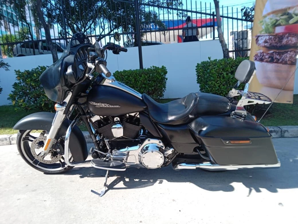 HARLEY-DAVIDSON STREET GLIDE