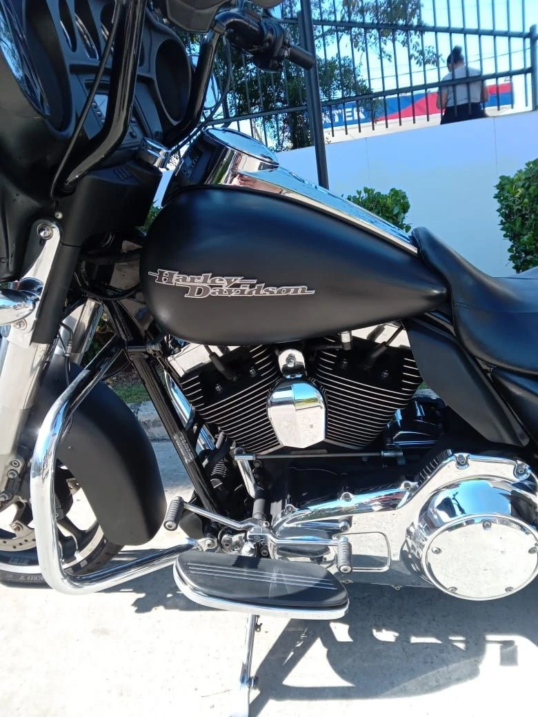 HARLEY-DAVIDSON STREET GLIDE