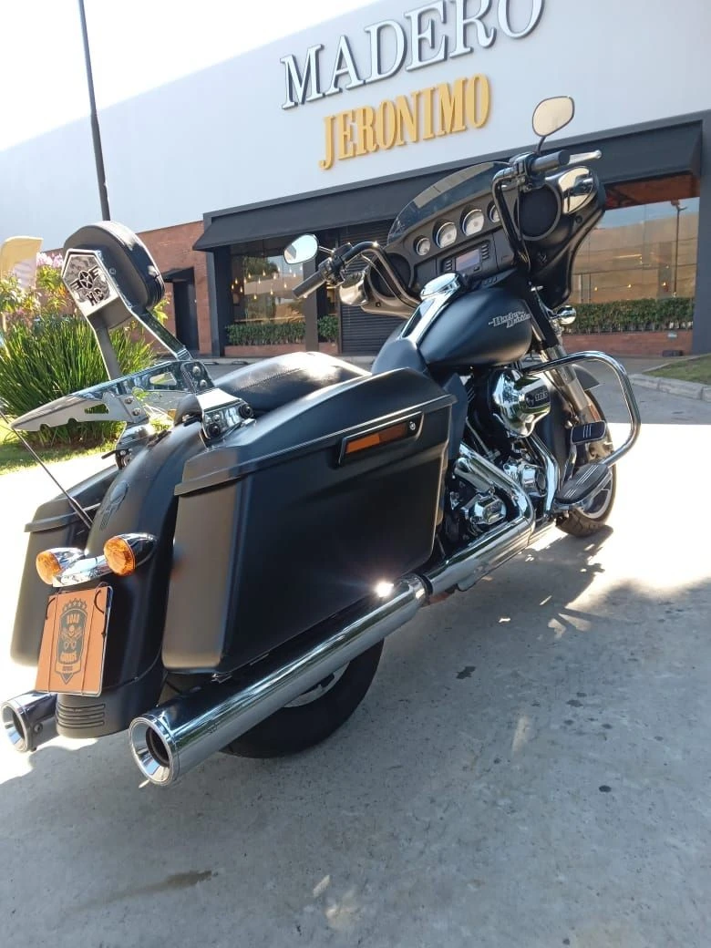 HARLEY-DAVIDSON STREET GLIDE