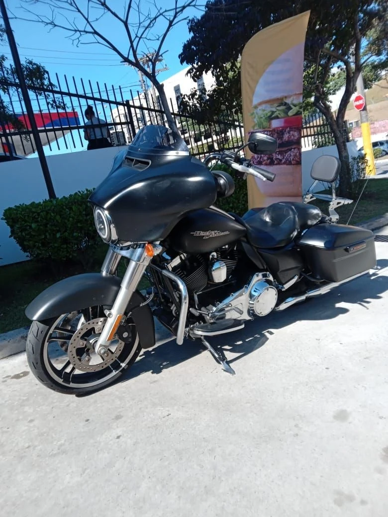 HARLEY-DAVIDSON STREET GLIDE