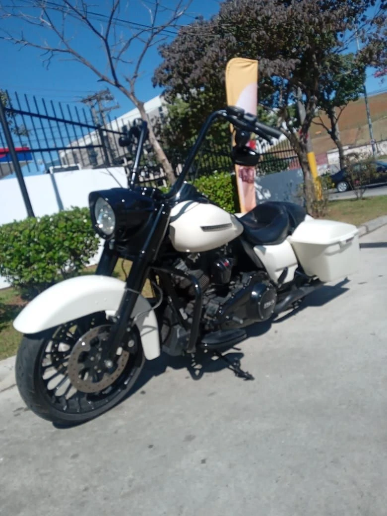 HARLEY-DAVIDSON ROAD KING SPECIAL