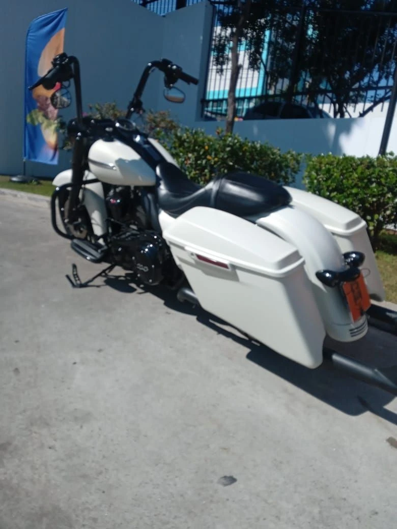HARLEY-DAVIDSON ROAD KING SPECIAL
