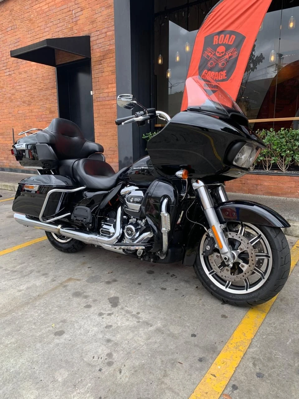 HARLEY-DAVIDSON ROAD GLIDE LIMITED