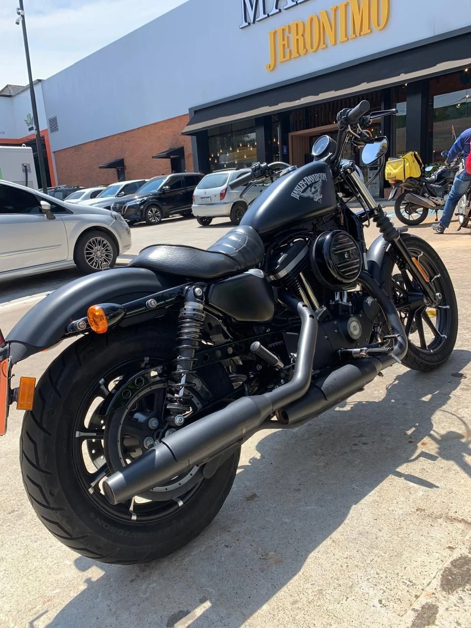 HARLEY-DAVIDSON SPORTSTER IRON 883