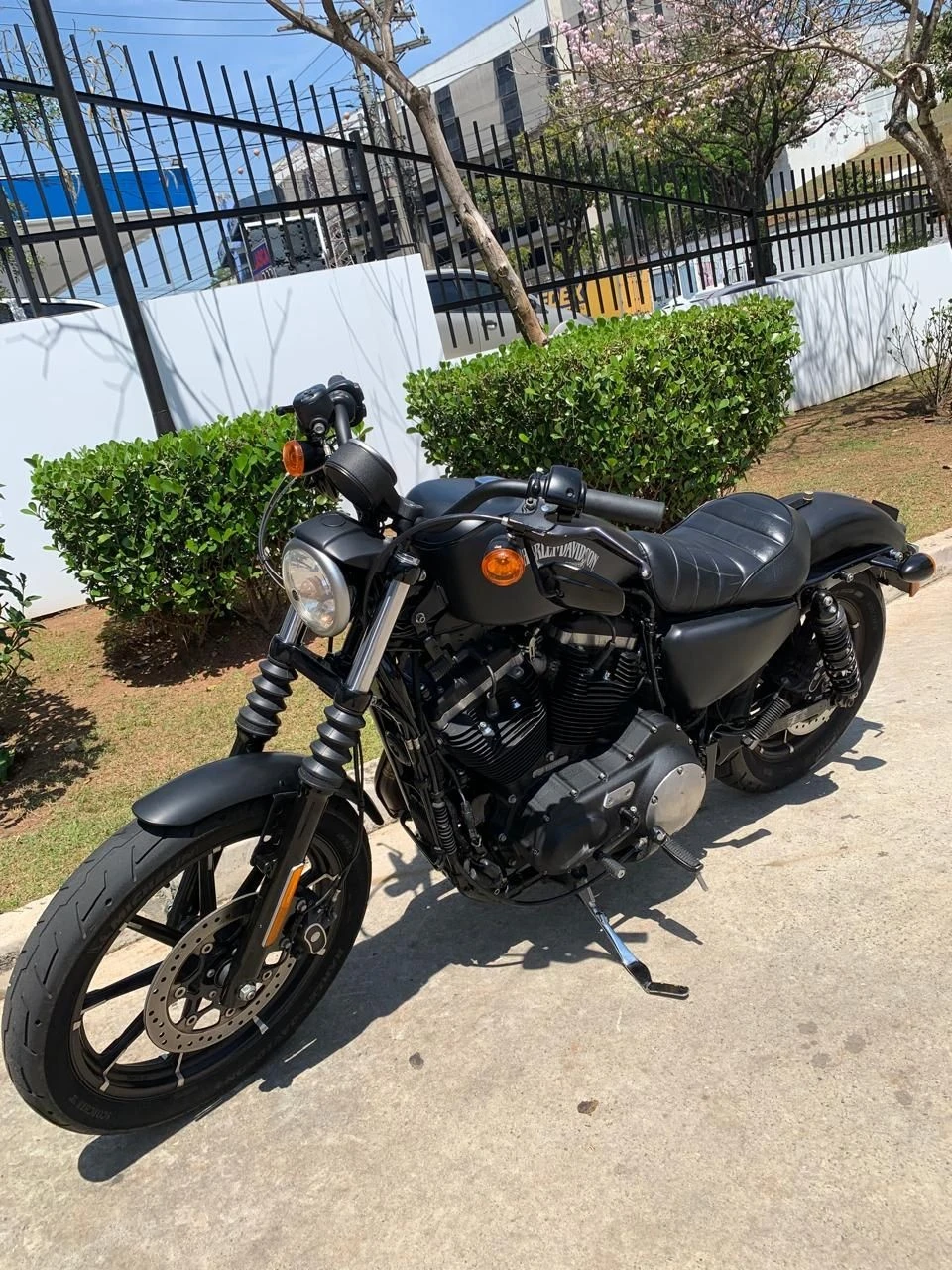 HARLEY-DAVIDSON SPORTSTER IRON 883
