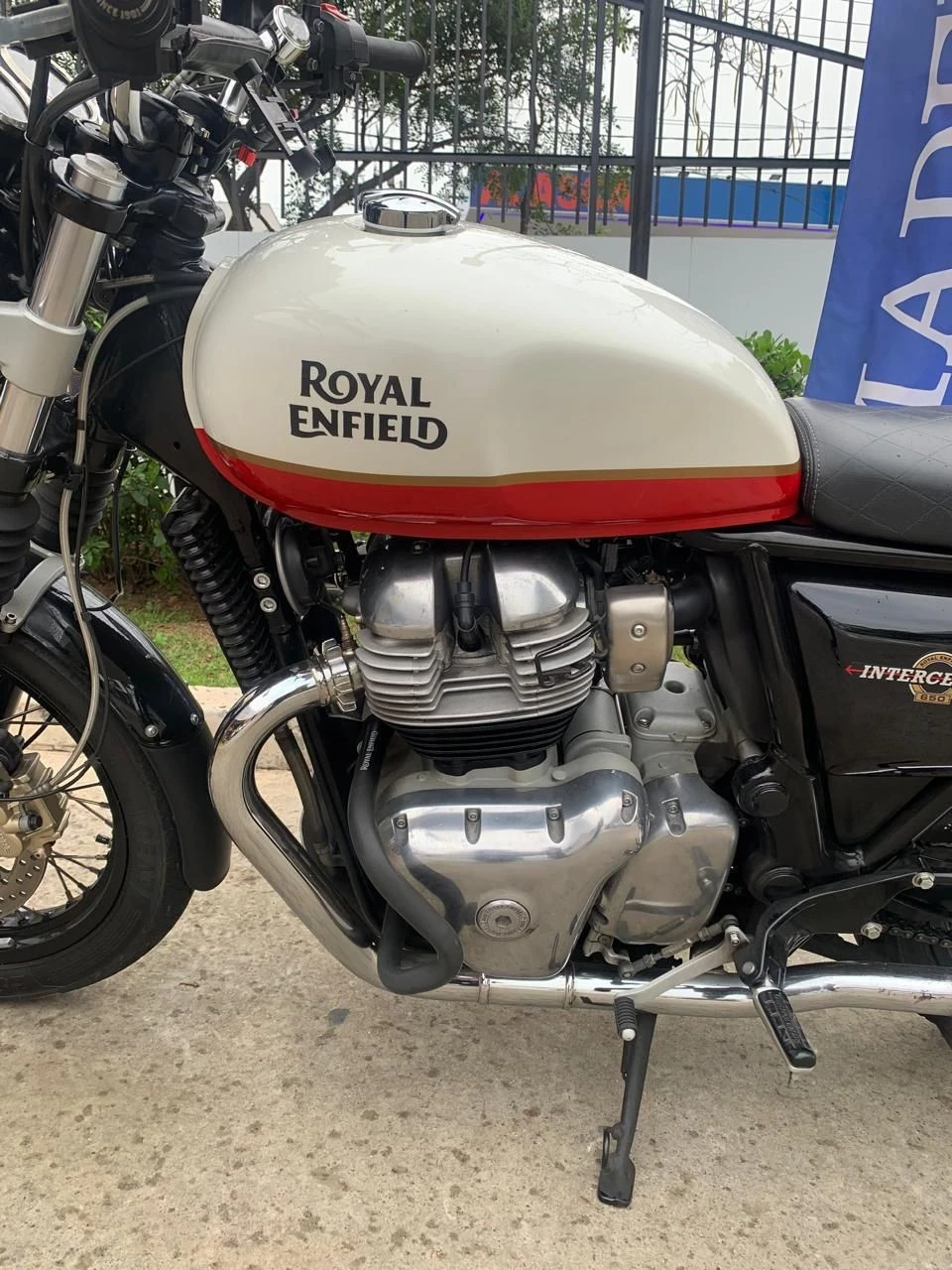 ROYAL ENFIELD INTERCEPTOR 