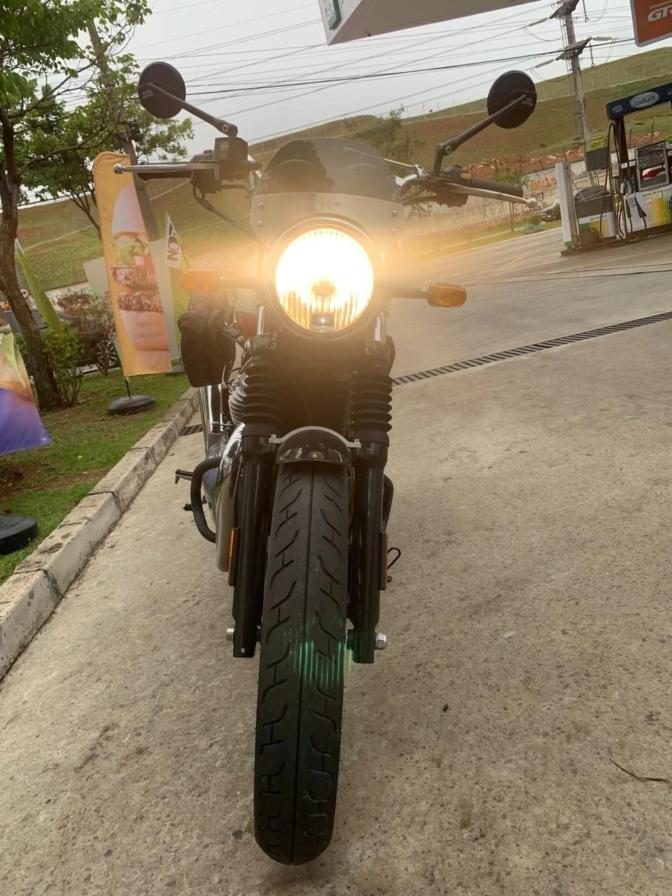 ROYAL ENFIELD INTERCEPTOR 