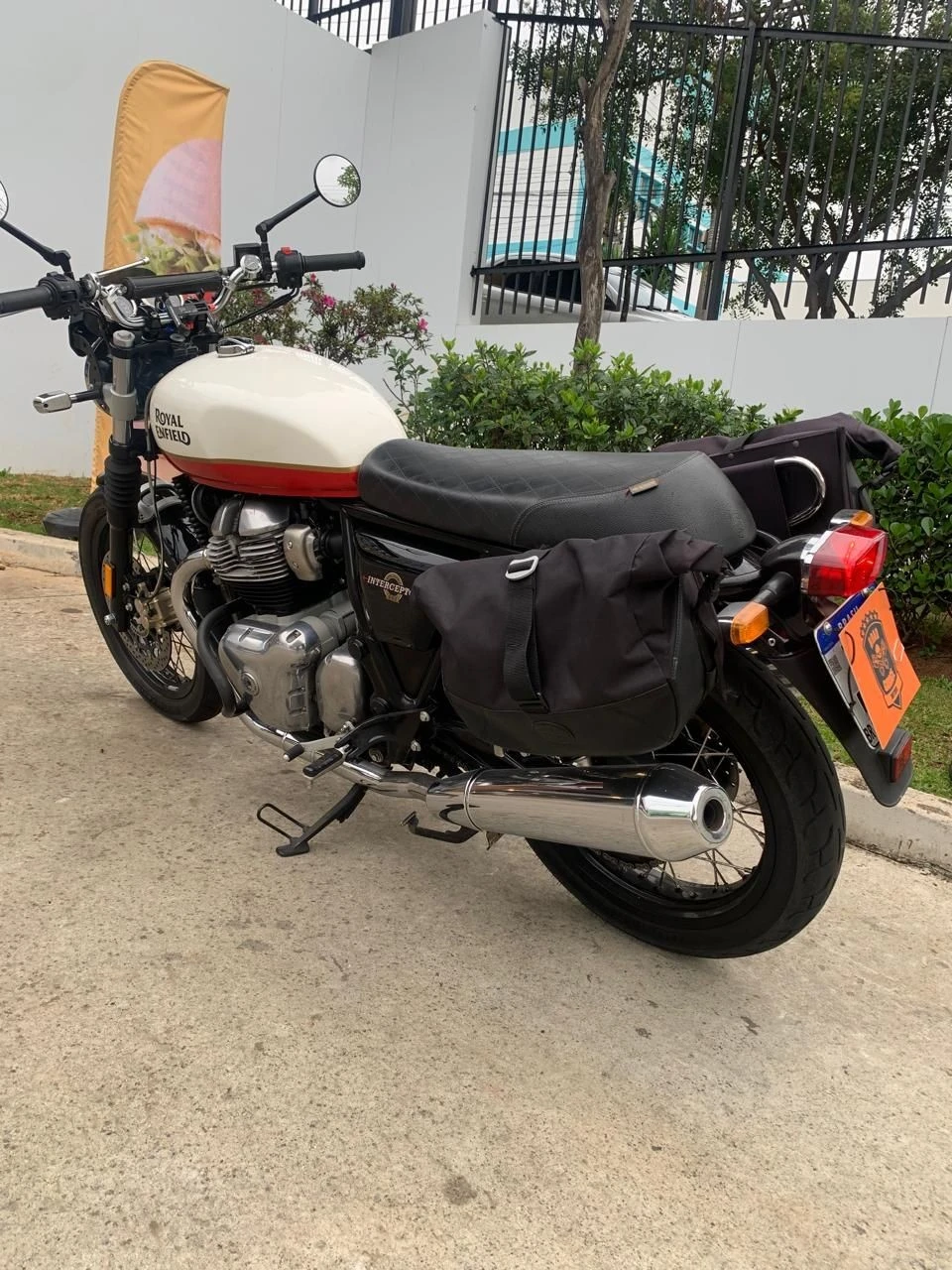 ROYAL ENFIELD INTERCEPTOR 