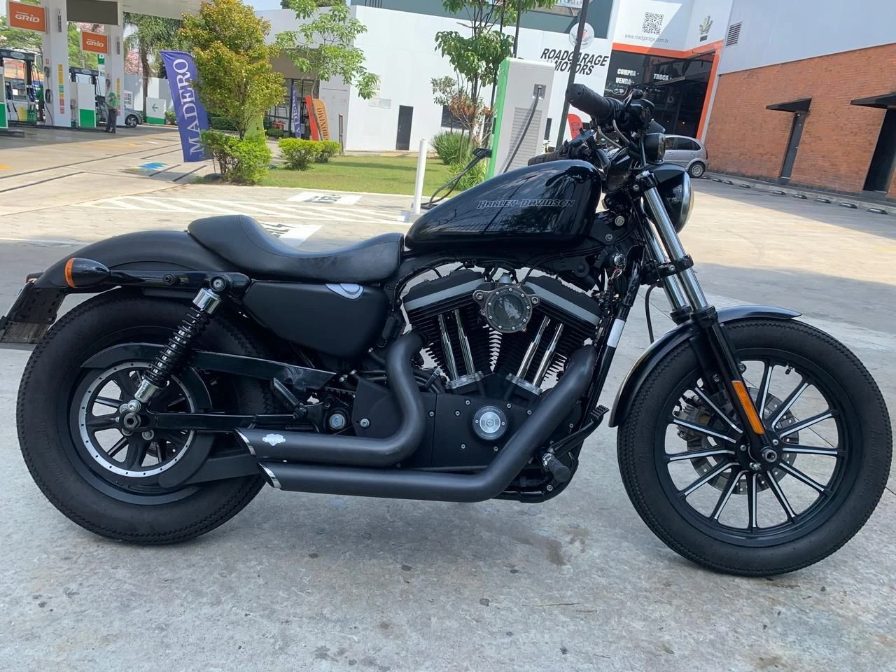 HARLEY-DAVIDSON SPORTSTER XL 883 R
