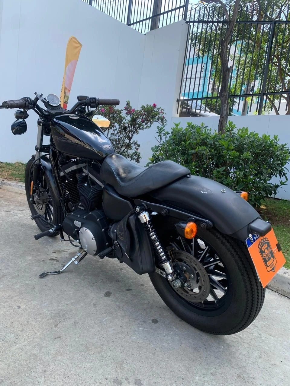 HARLEY-DAVIDSON SPORTSTER XL 883 R