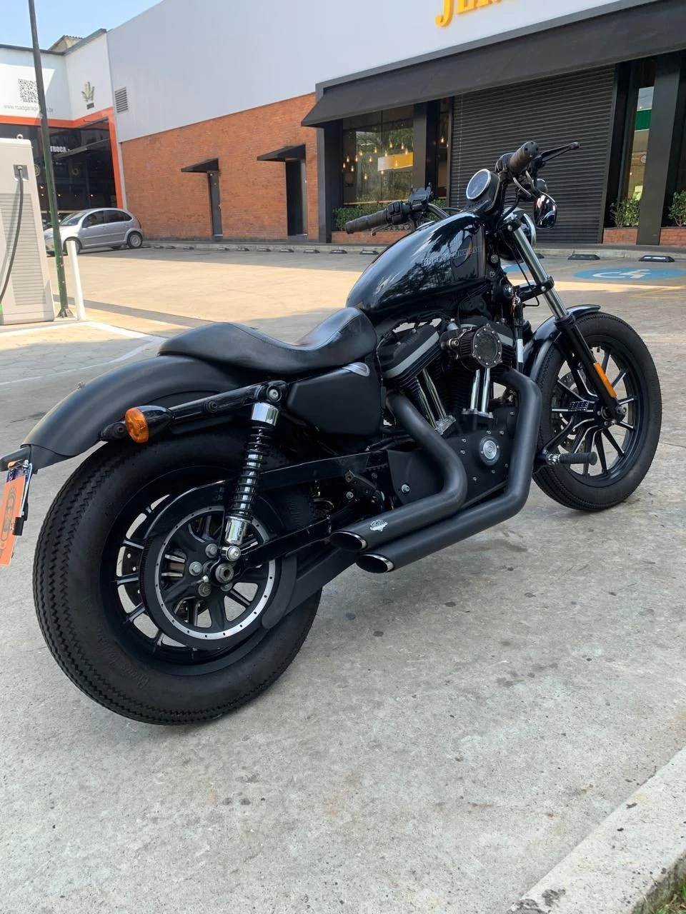 HARLEY-DAVIDSON SPORTSTER XL 883 R