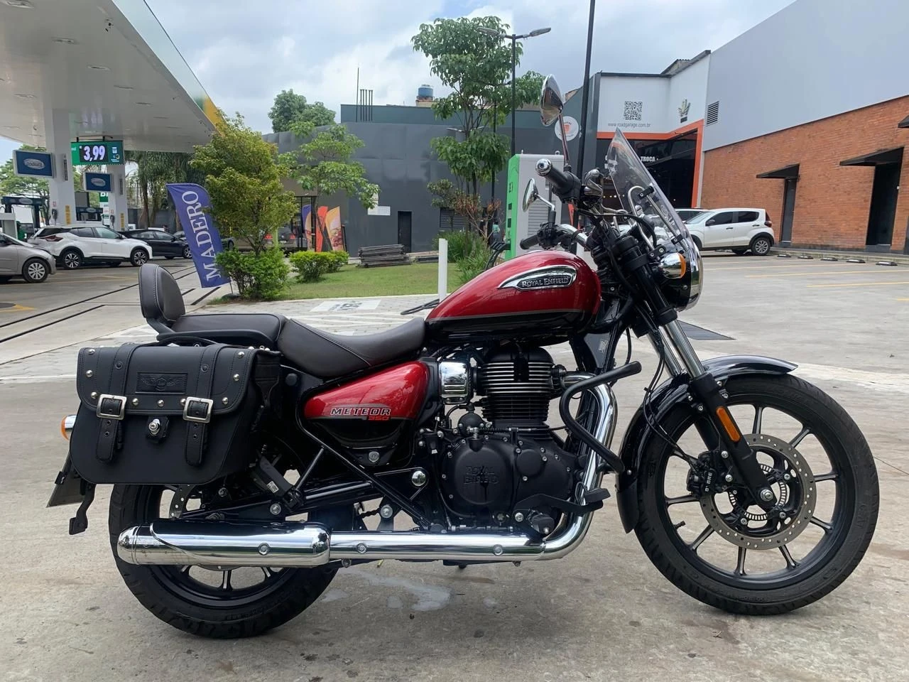 ROYAL ENFIELD METEOR 350 SUPERNOVA