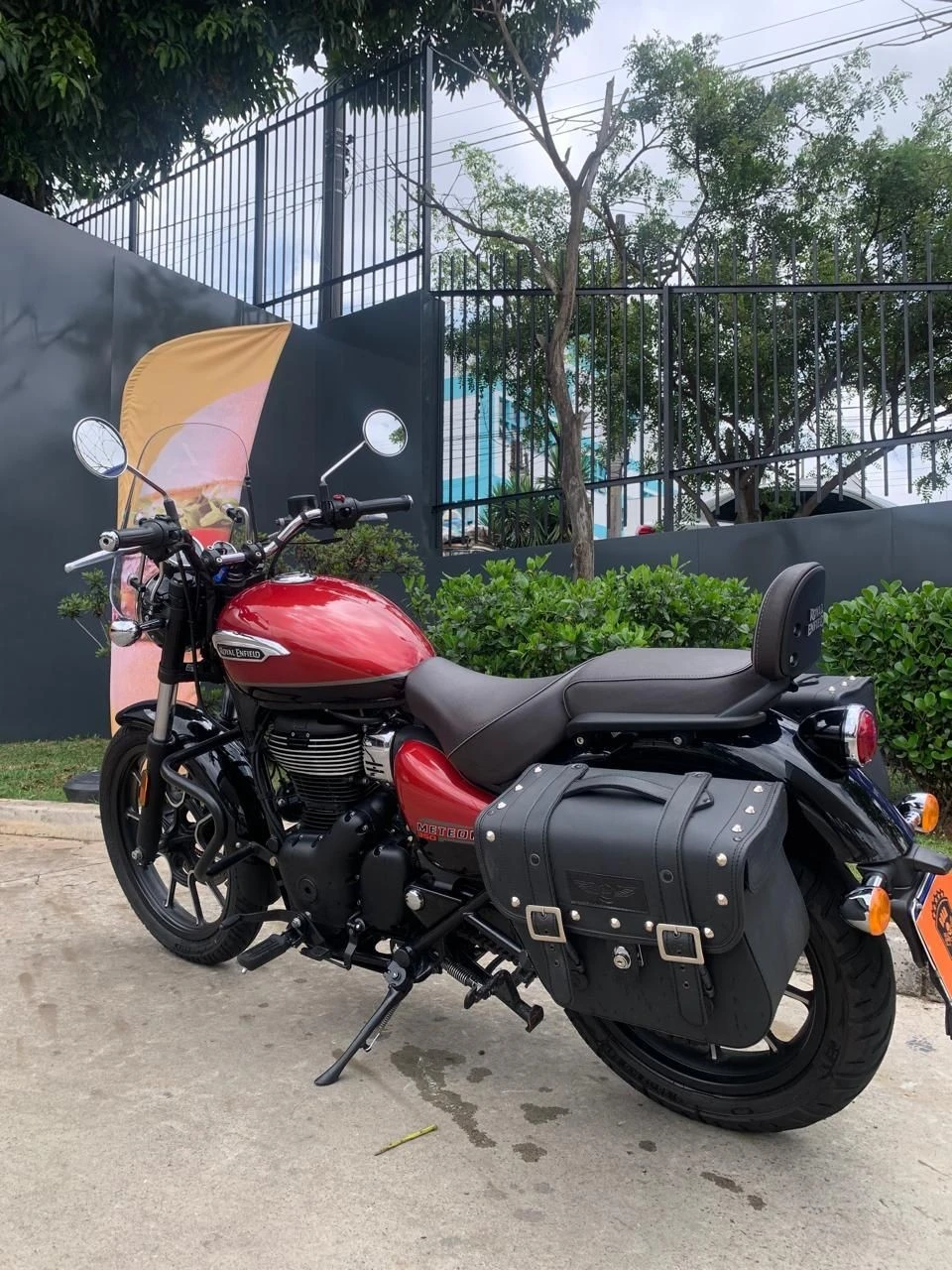 ROYAL ENFIELD METEOR 350 SUPERNOVA