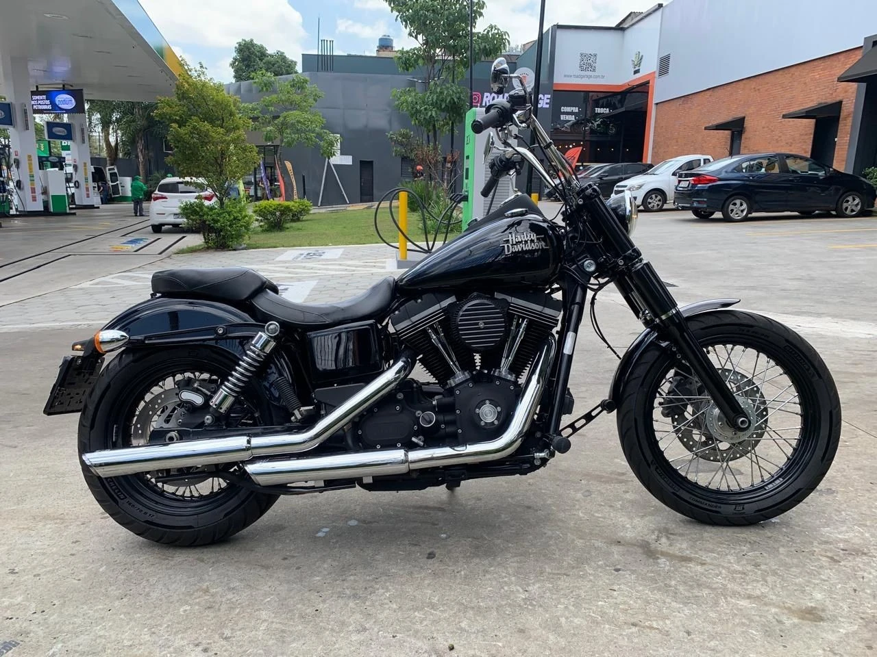 HARLEY-DAVIDSON DYNA STREET BOB