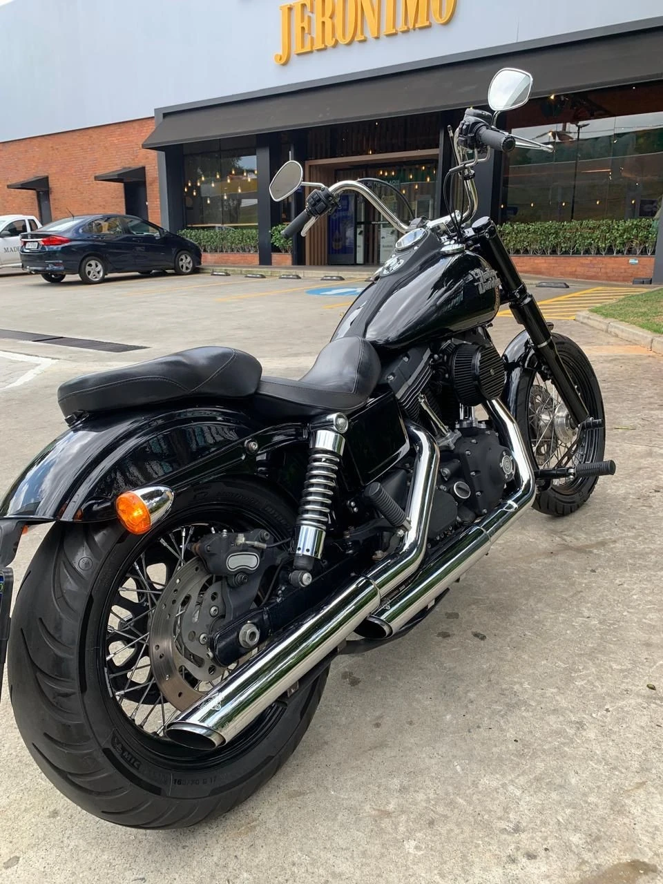 HARLEY-DAVIDSON DYNA STREET BOB