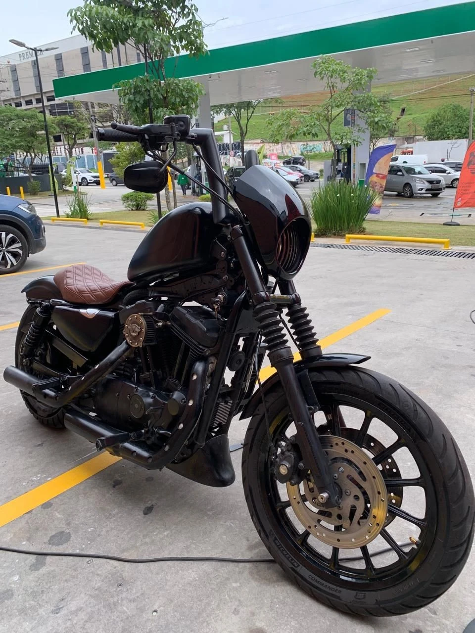 HARLEY-DAVIDSON SPORTSTER XL 883 R