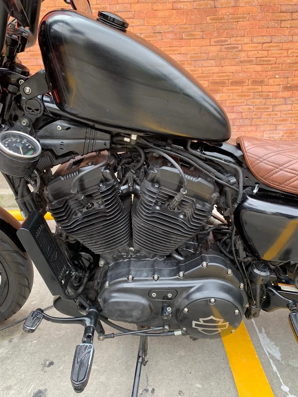 HARLEY-DAVIDSON SPORTSTER XL 883 R