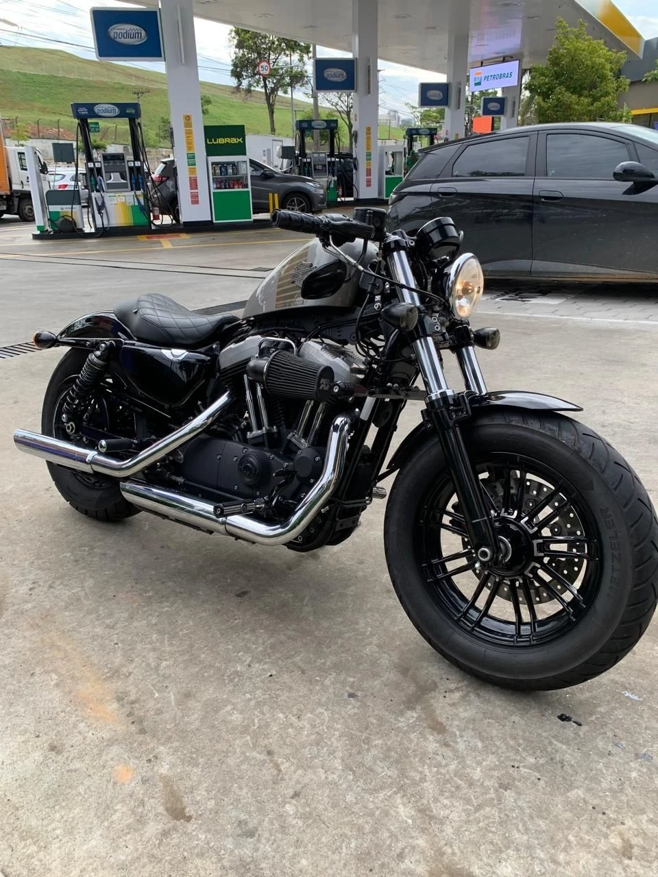 HARLEY-DAVIDSON SPORTSTER FORTY-EIGHT