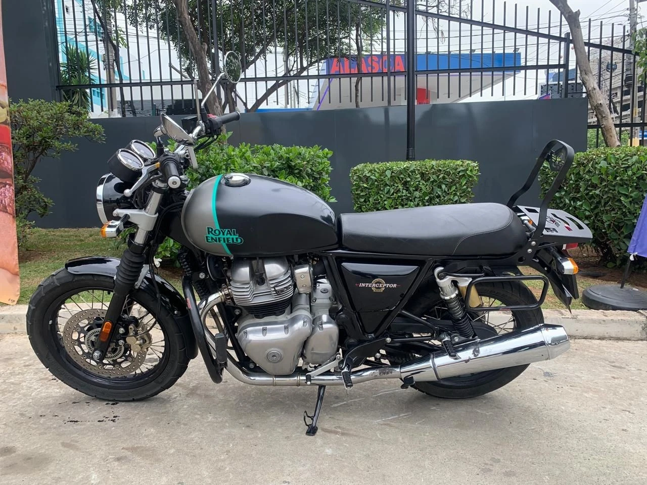 ROYAL ENFIELD INTERCEPTOR 