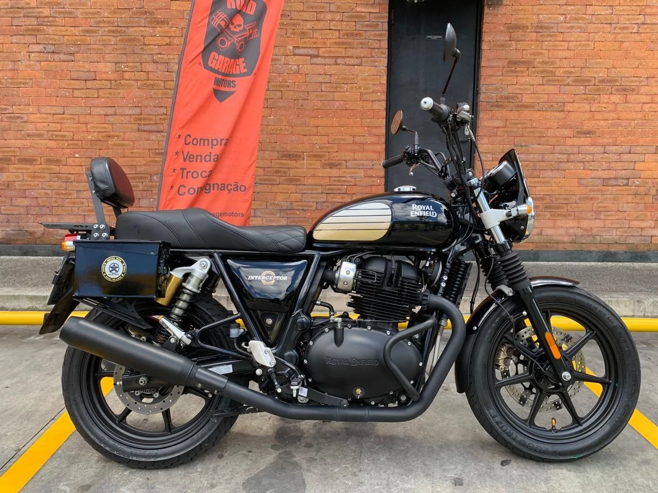 ROYAL ENFIELD INTERCEPTOR 