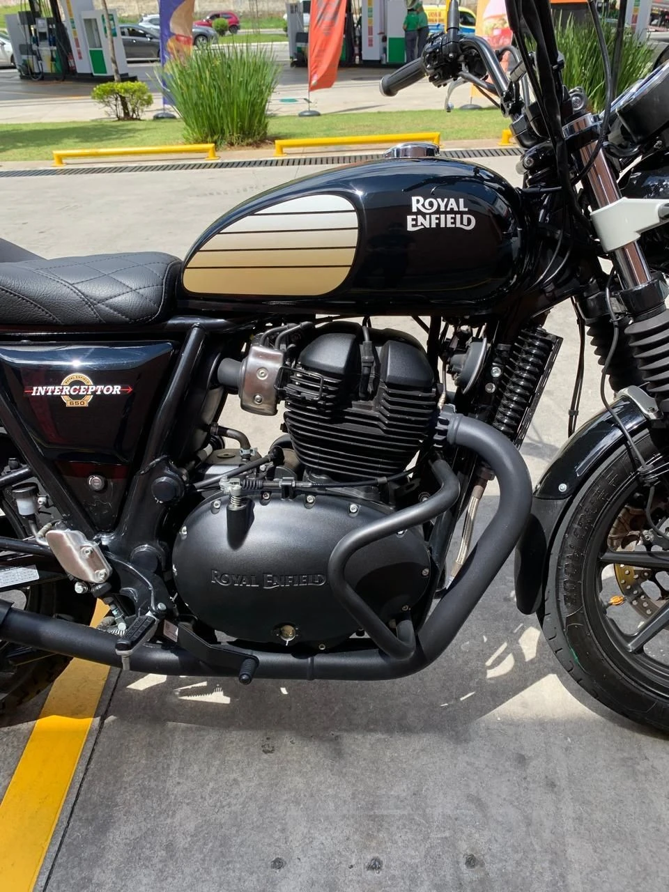 ROYAL ENFIELD INTERCEPTOR 
