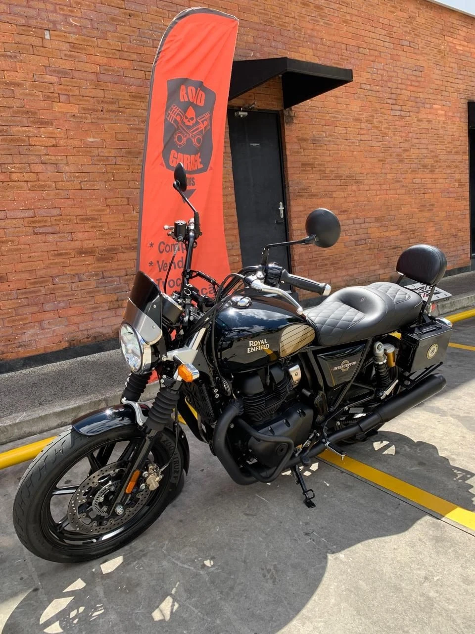 ROYAL ENFIELD INTERCEPTOR 