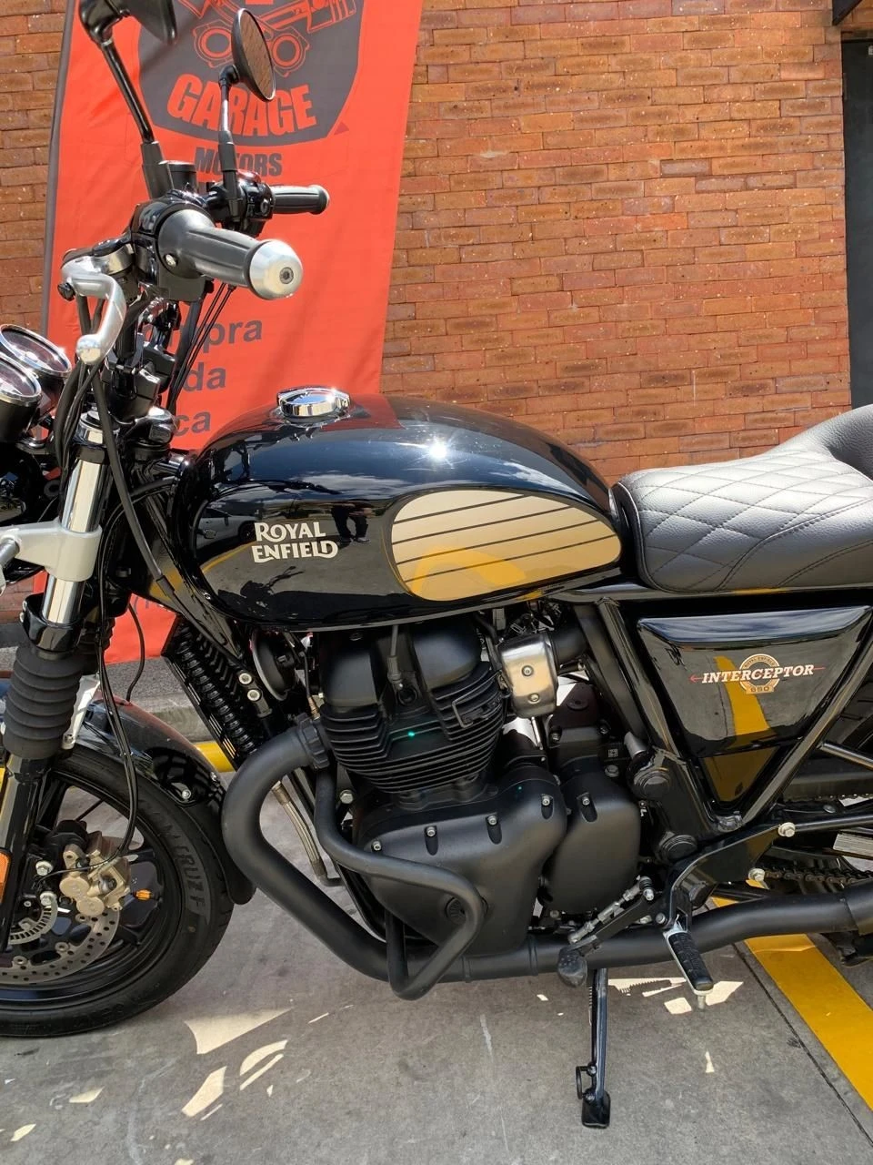 ROYAL ENFIELD INTERCEPTOR 