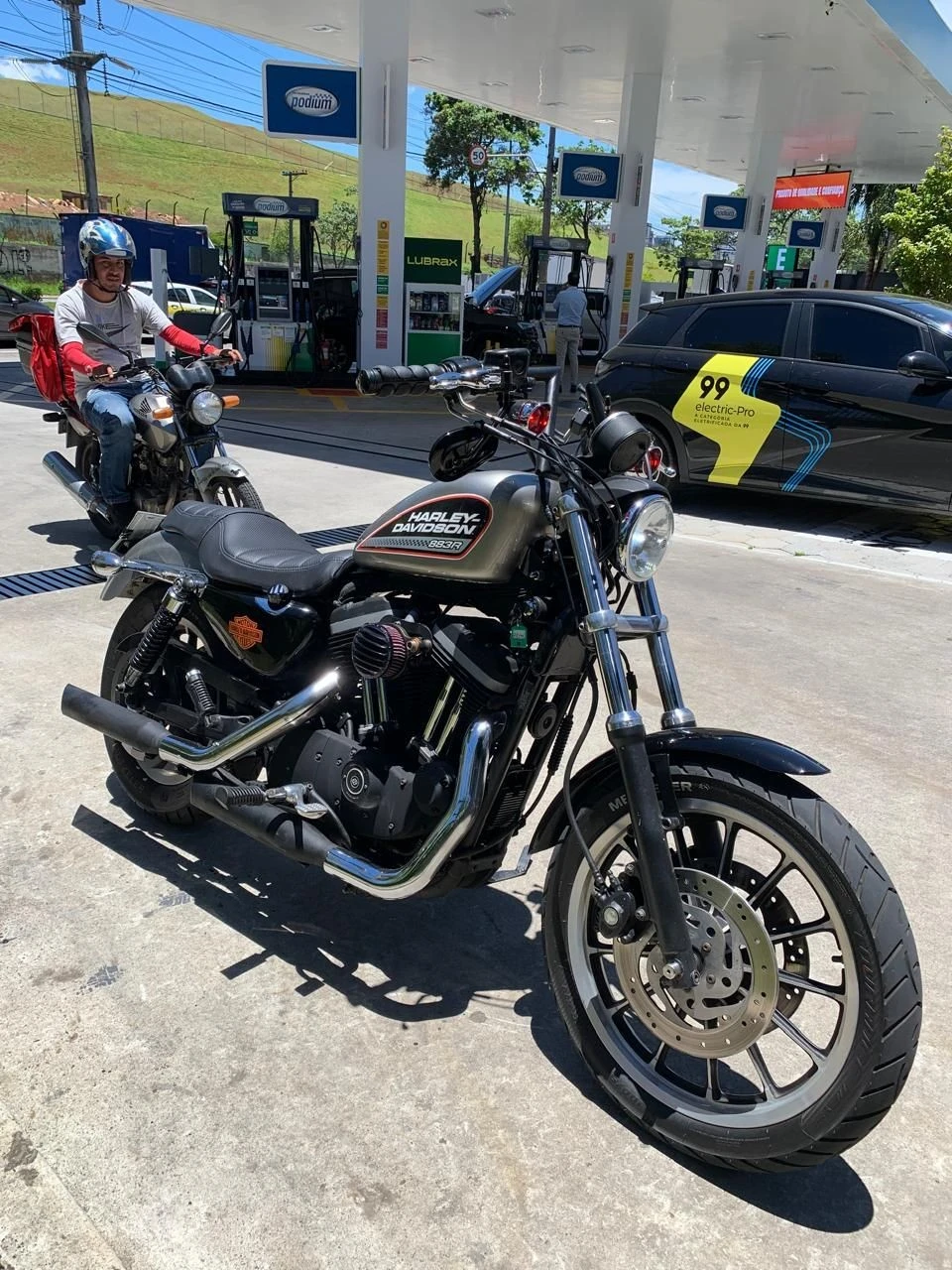 HARLEY-DAVIDSON SPORTSTER XL 883 R