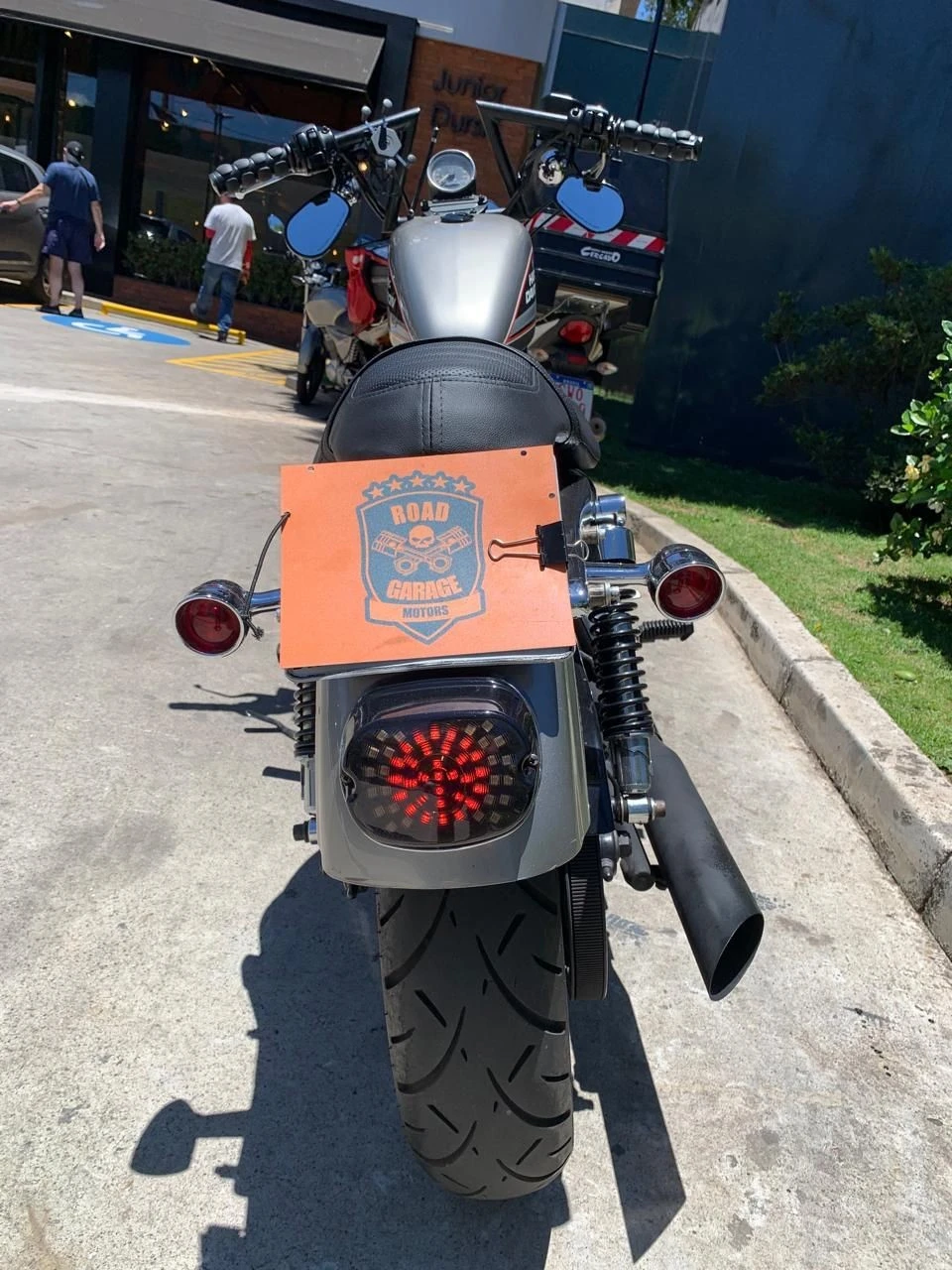 HARLEY-DAVIDSON SPORTSTER XL 883 R