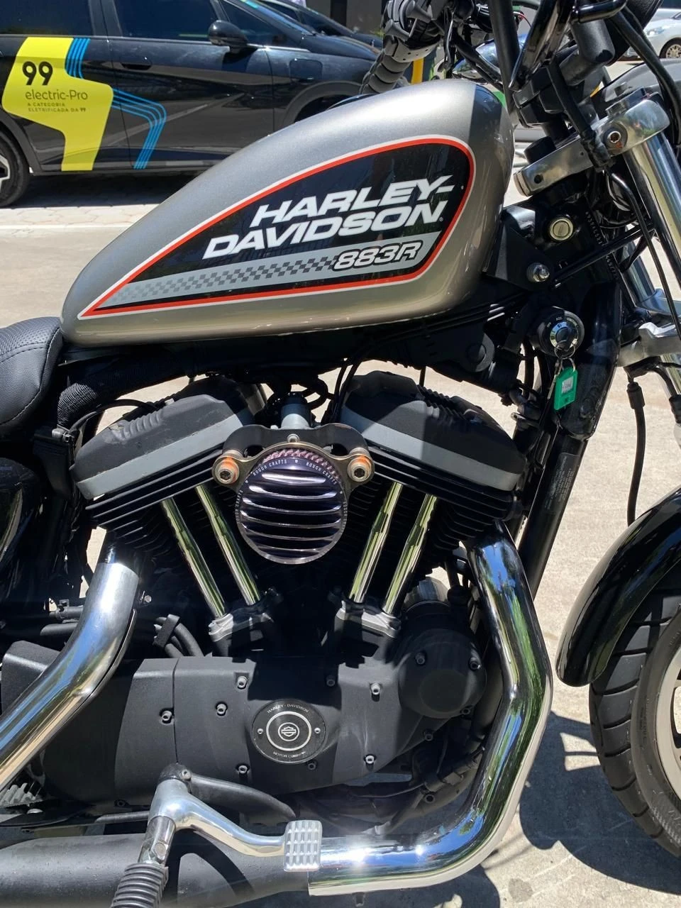 HARLEY-DAVIDSON SPORTSTER XL 883 R